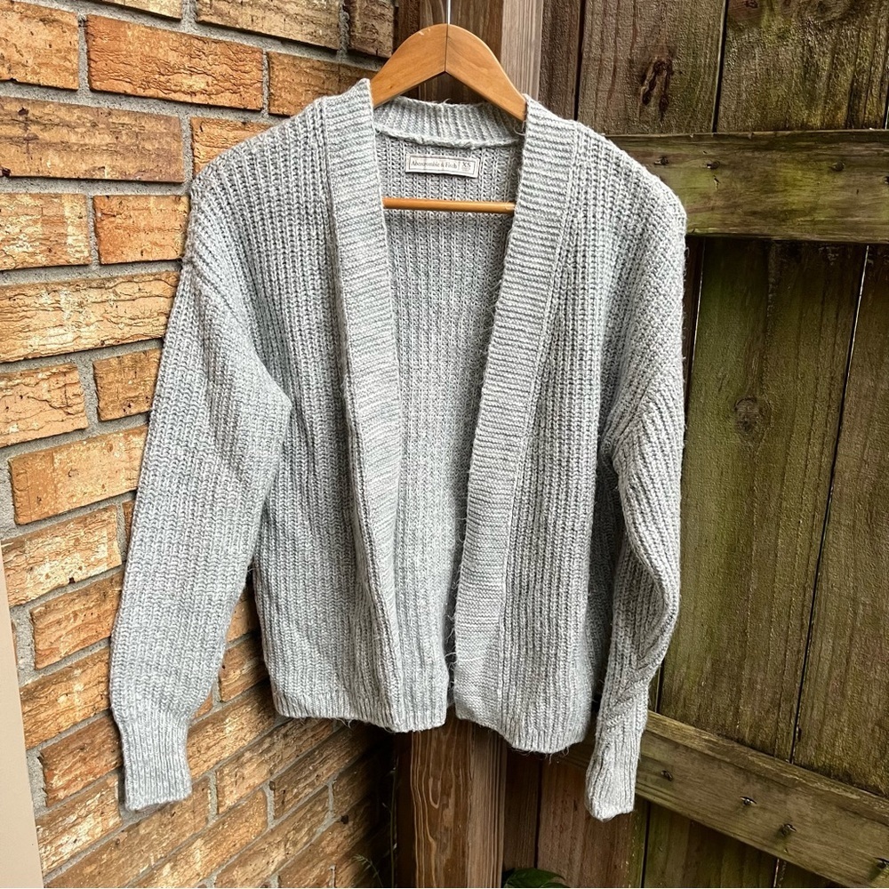 Abercrombie & Fitch Light Gray Cardigan - Picture 1 of 3